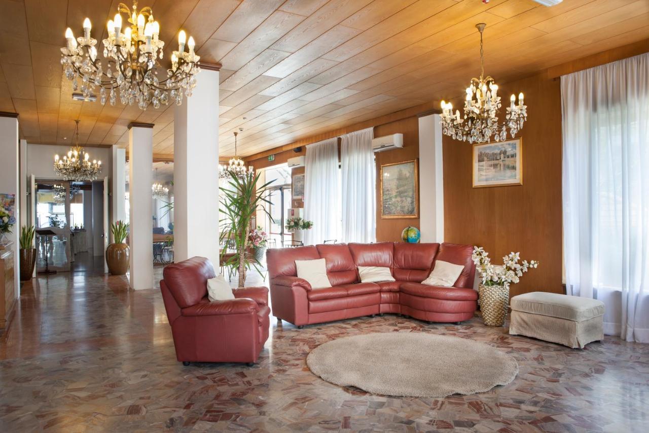 Hotel Spiaggia Marconi Rimini Buitenkant foto