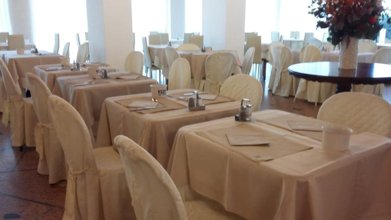 Hotel Spiaggia Marconi Rimini Buitenkant foto